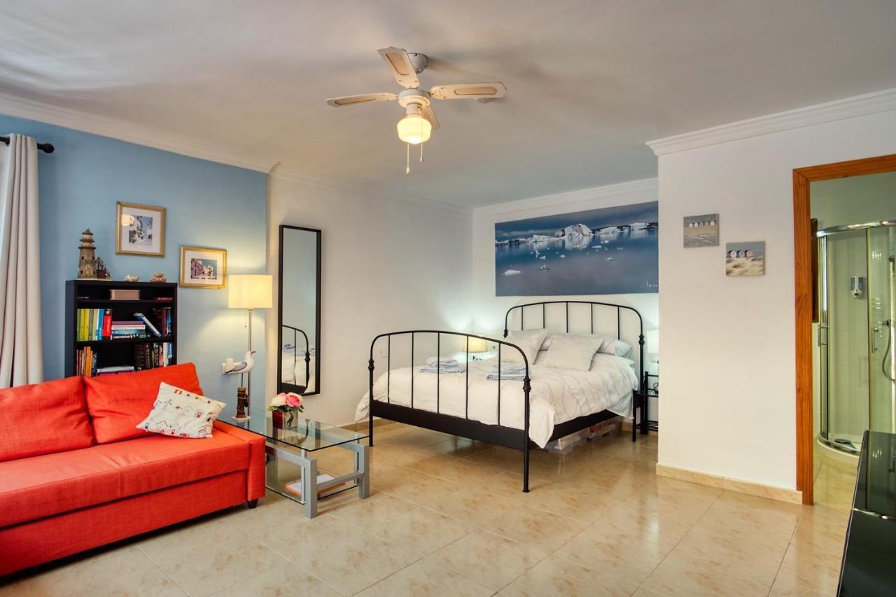 Iznate Casa Las Torres B&B المظهر الخارجي الصورة