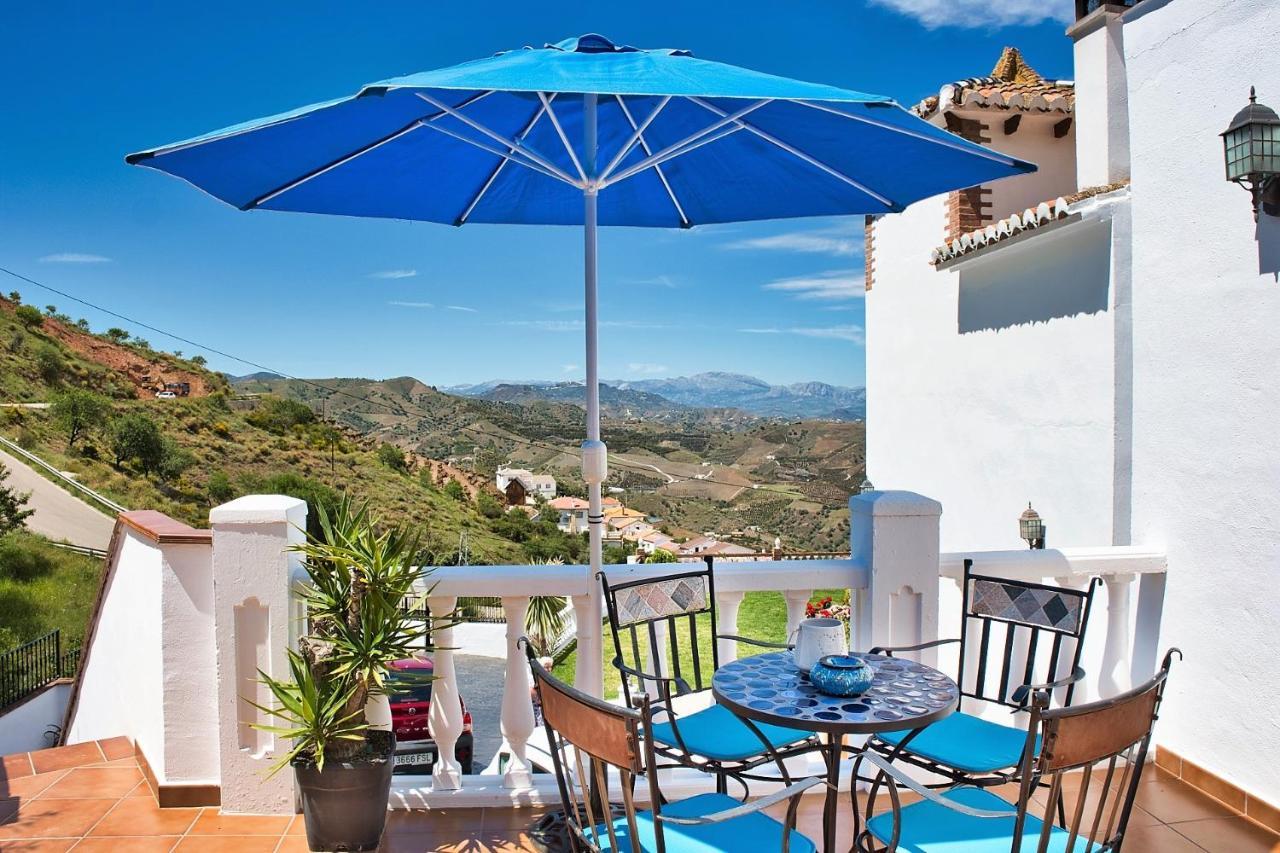 Iznate Casa Las Torres B&B المظهر الخارجي الصورة