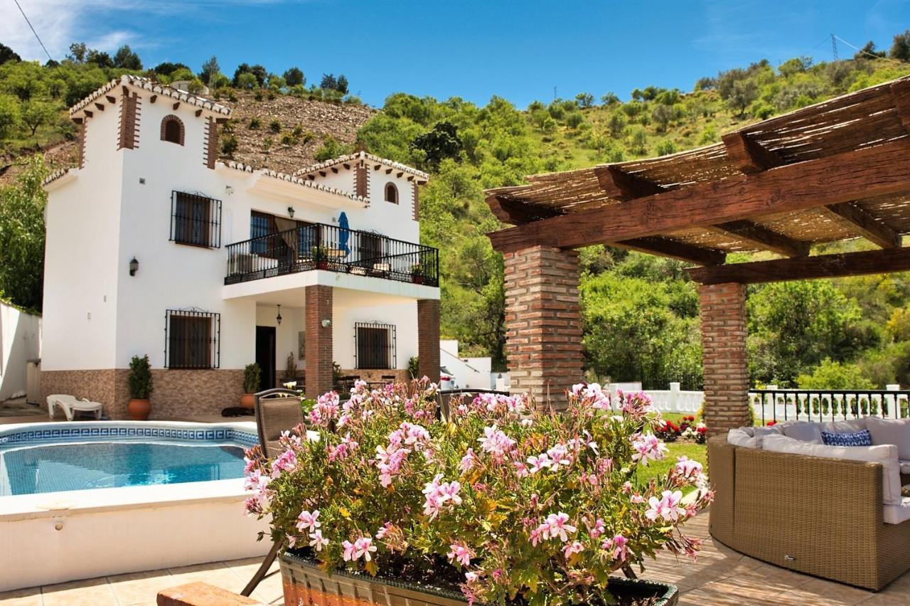 Iznate Casa Las Torres B&B المظهر الخارجي الصورة