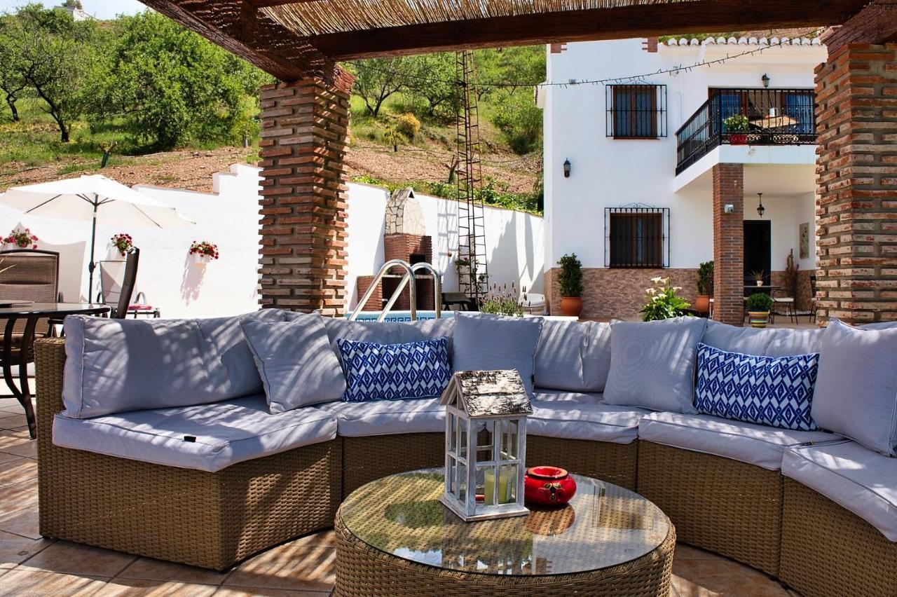 Iznate Casa Las Torres B&B المظهر الخارجي الصورة