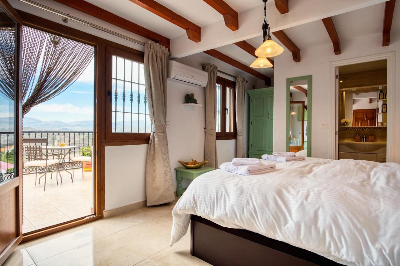 Iznate Casa Las Torres B&B المظهر الخارجي الصورة
