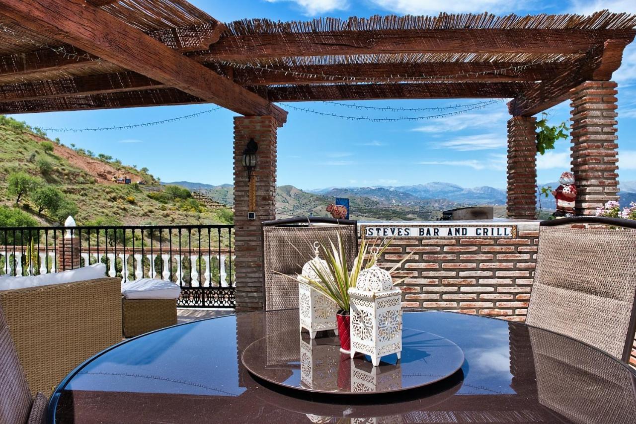 Iznate Casa Las Torres B&B المظهر الخارجي الصورة
