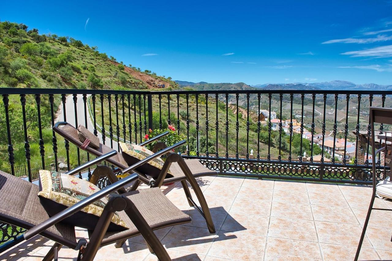 Iznate Casa Las Torres B&B المظهر الخارجي الصورة